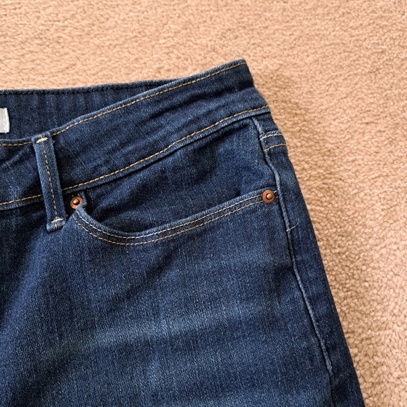 Levi's Signature Jeans Women's 29 Mid Rise  Straight Blue Denim Dark Wash - Picture 4 of 14